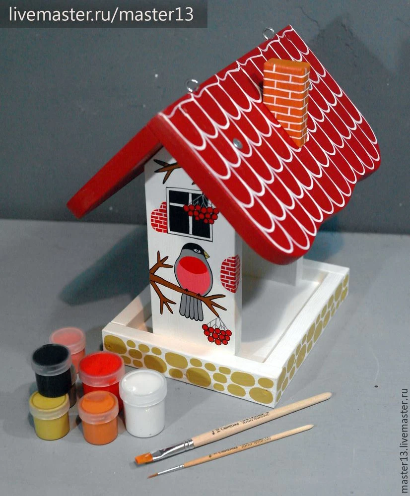 Делаем красивую кормушку для птиц «Снегири»