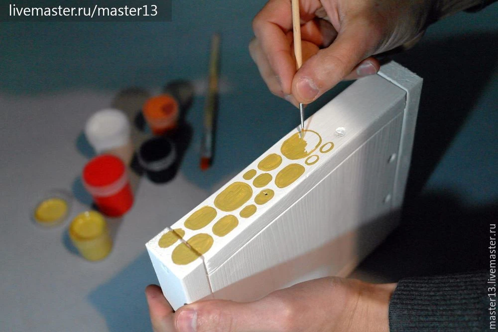 Делаем красивую кормушку для птиц «Снегири»