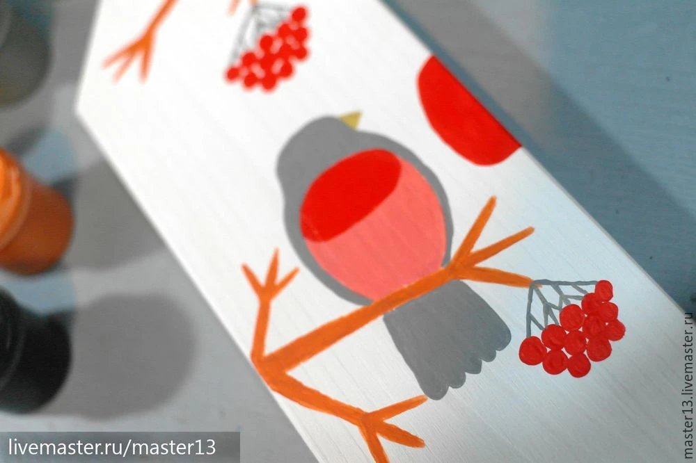 Делаем красивую кормушку для птиц «Снегири»