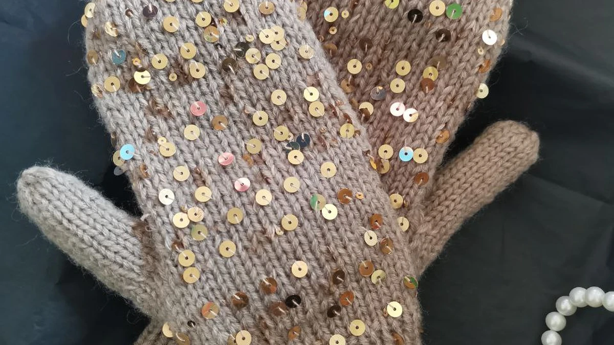 Сияющие бежевые варежки ✨